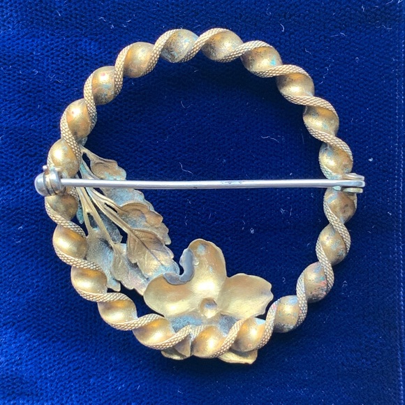Art Nouveau Antique Gold Over Brass Brooch - Picture 2 of 2